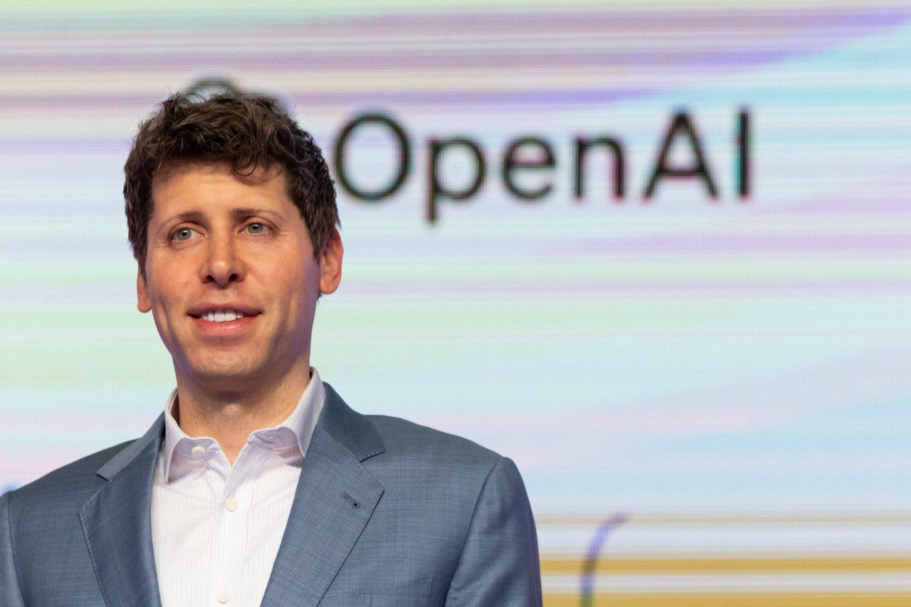 بعد از حدود یک هفته جنجال و هرج و مرج بعد از اخراج سم التمن، شرکت OpenAI رسما اعلام کرده که سم التمن دوباره به این شرکت برمیگرده و مثل سابق مدیرعامل این شرکت خواهد بود.