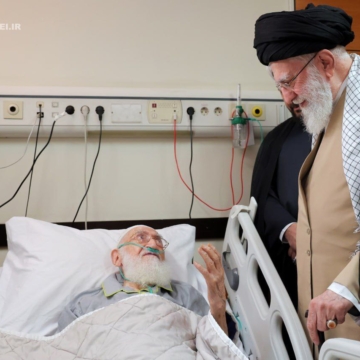 عیادت رهبر انقلاب از آیت‌الله نوری همدانی